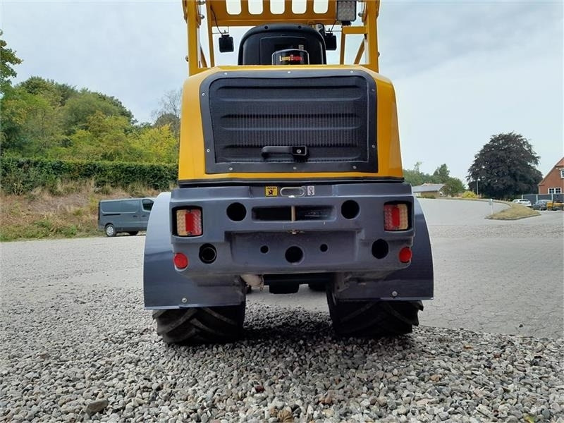 Eurotrac W12 - Compact loader: picture 4 Eurotrac W12 - Compact loader: picture 4