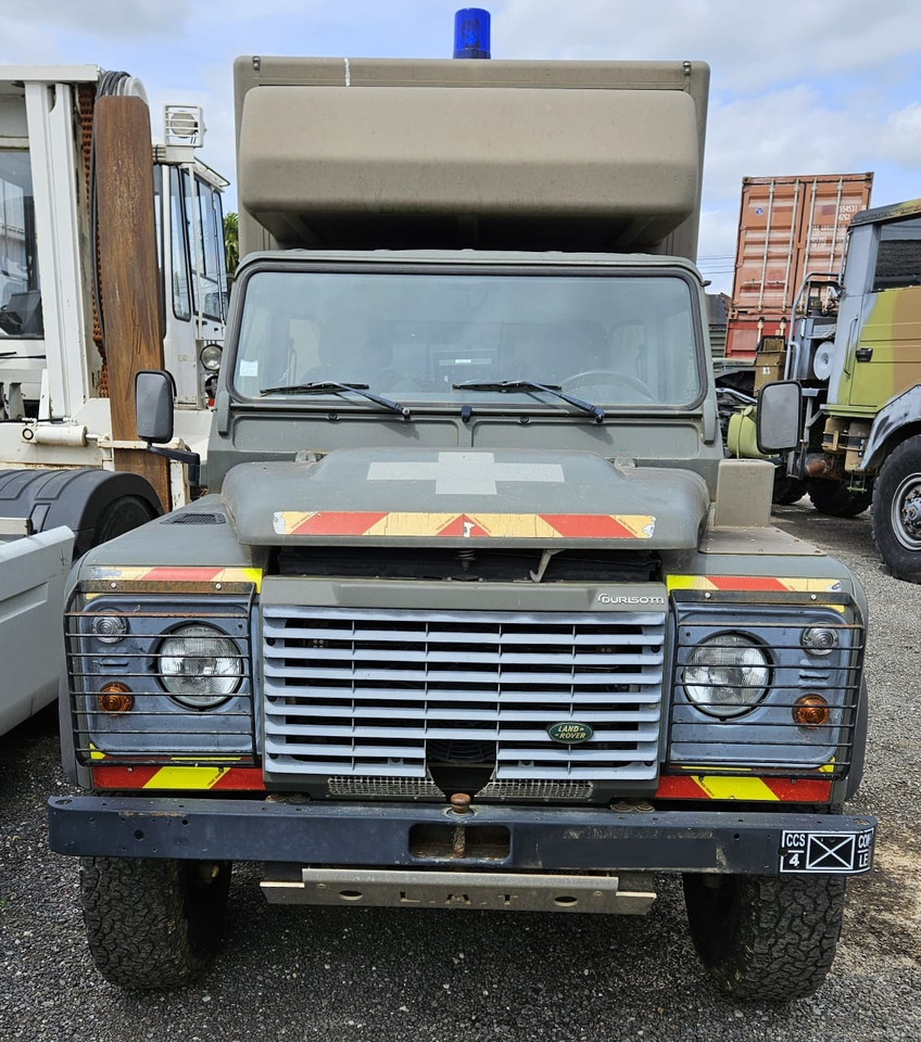 LAND ROVER Défender Ambulance - Commercial vehicle: picture 2 LAND ROVER Défender Ambulance - Commercial vehicle: picture 2