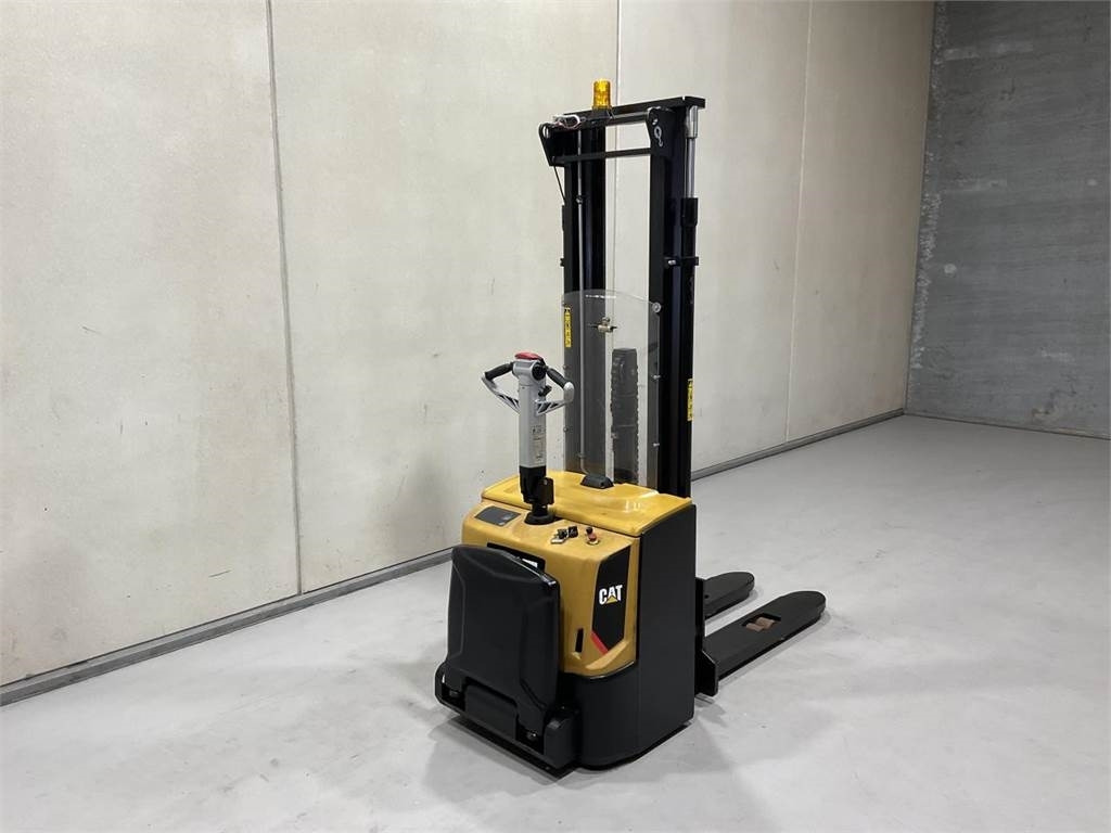 CAT NSP16N2R - Stacker: picture 2 CAT NSP16N2R - Stacker: picture 2