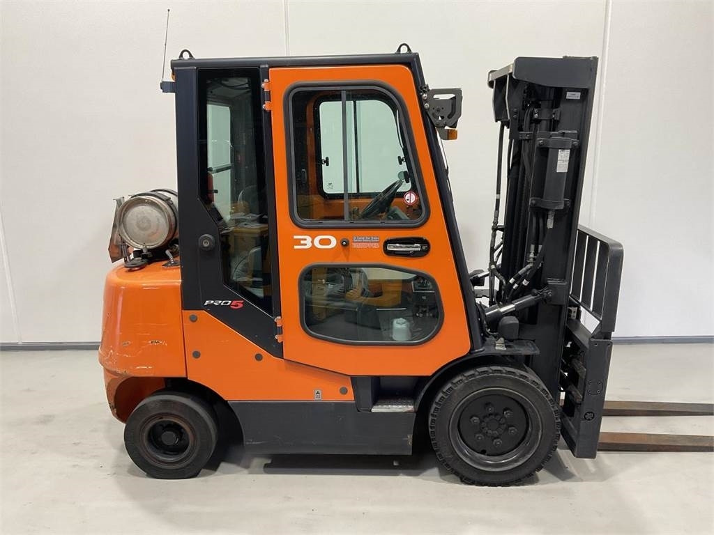 Doosan G30E-5 - LPG forklift: picture 1 Doosan G30E-5 - LPG forklift: picture 1