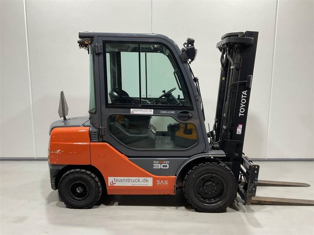 Toyota 52-8FDF30 - Diesel forklift: picture 1 Toyota 52-8FDF30 - Diesel forklift: picture 1