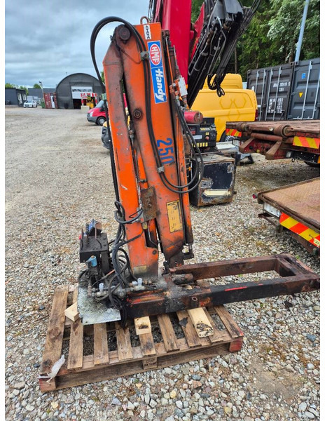 HMF 252-T2 with 2 hydraulic extensions - Truck mounted crane: picture 3 HMF 252-T2 with 2 hydraulic extensions - Truck mounted crane: picture 3