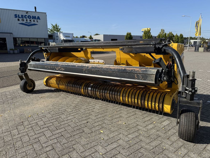 New Holland 380FP Gras Pickup - Harvester: picture 1 New Holland 380FP Gras Pickup - Harvester: picture 1