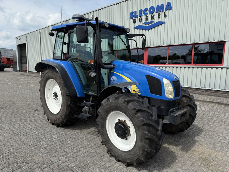 New Holland T5040 CAB + GPS - Farm tractor: picture 4 New Holland T5040 CAB + GPS - Farm tractor: picture 4