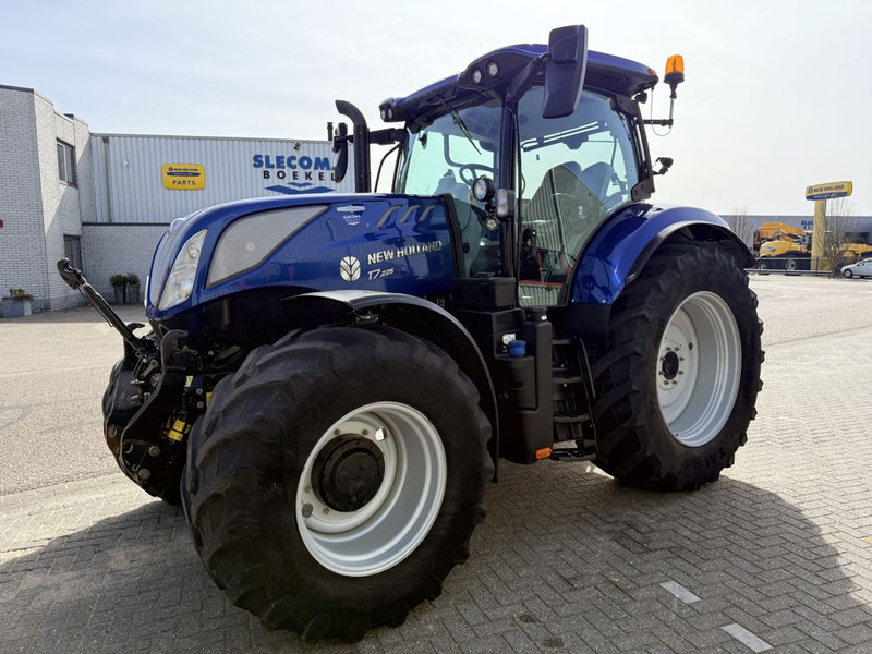 New Holland T7.225 AC Stage V Blue Power - Farm tractor: picture 5 New Holland T7.225 AC Stage V Blue Power - Farm tractor: picture 5