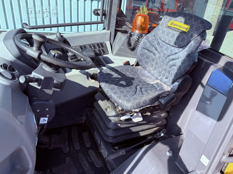 New Holland W50C Tool Carrier - Wheel loader: picture 4 New Holland W50C Tool Carrier - Wheel loader: picture 4