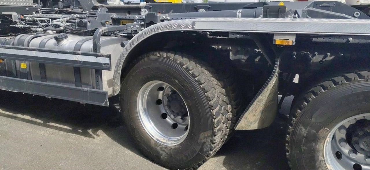DAF XF 530 - Hook lift truck: picture 5 DAF XF 530 - Hook lift truck: picture 5