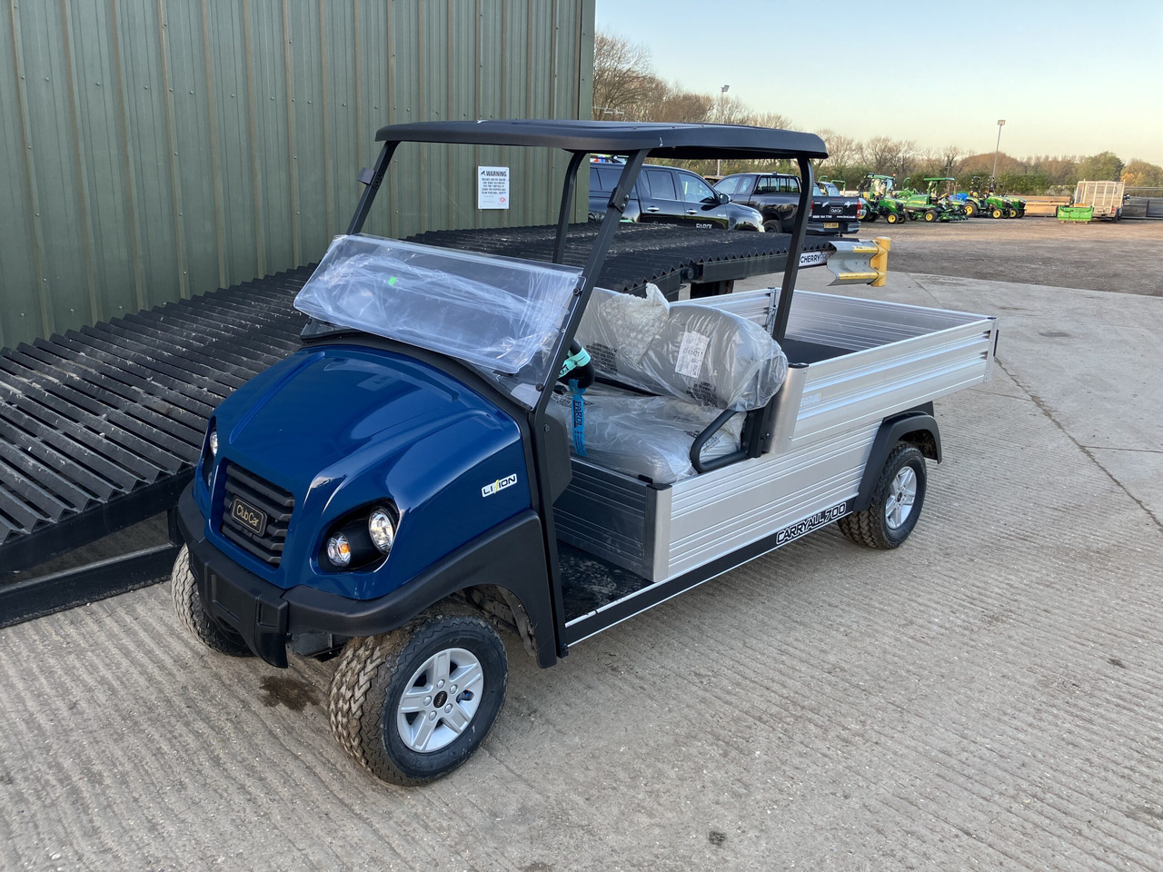 Club Car Carryall 700 w/ Li-Ion Battery - ATV/ Quad: picture 1 Club Car Carryall 700 w/ Li-Ion Battery - ATV/ Quad: picture 1