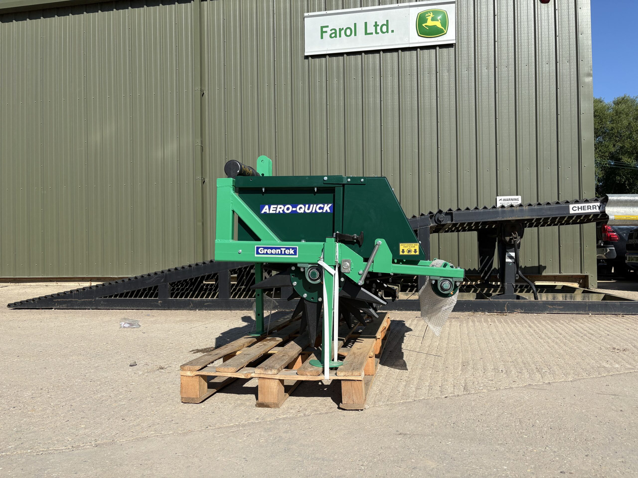 Greentek 5' Aero Quick Slitter - Broom: picture 1 Greentek 5' Aero Quick Slitter - Broom: picture 1
