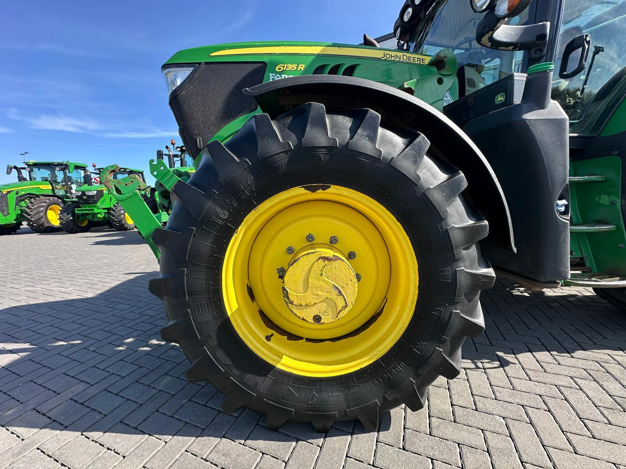JOHN DEERE 6135R - Farm tractor: picture 5 JOHN DEERE 6135R - Farm tractor: picture 5