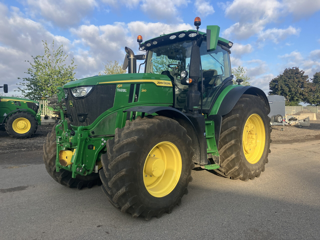 John Deer 6R 250 - Farm tractor: picture 1 John Deer 6R 250 - Farm tractor: picture 1