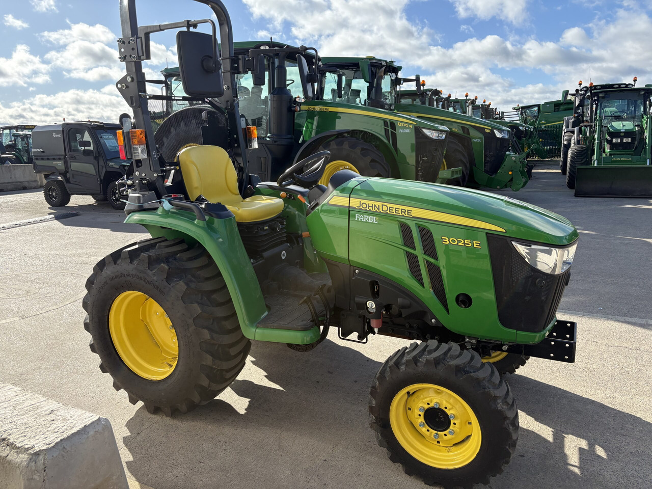 John Deere 3025E Compact tractor - Compact tractor: picture 2 John Deere 3025E Compact tractor - Compact tractor: picture 2
