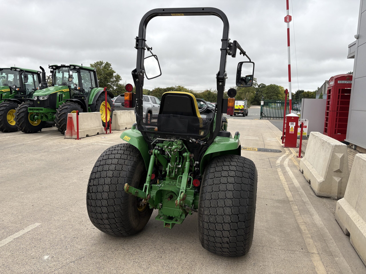 John Deere 3039R Compact Tractor - Compact tractor: picture 5 John Deere 3039R Compact Tractor - Compact tractor: picture 5