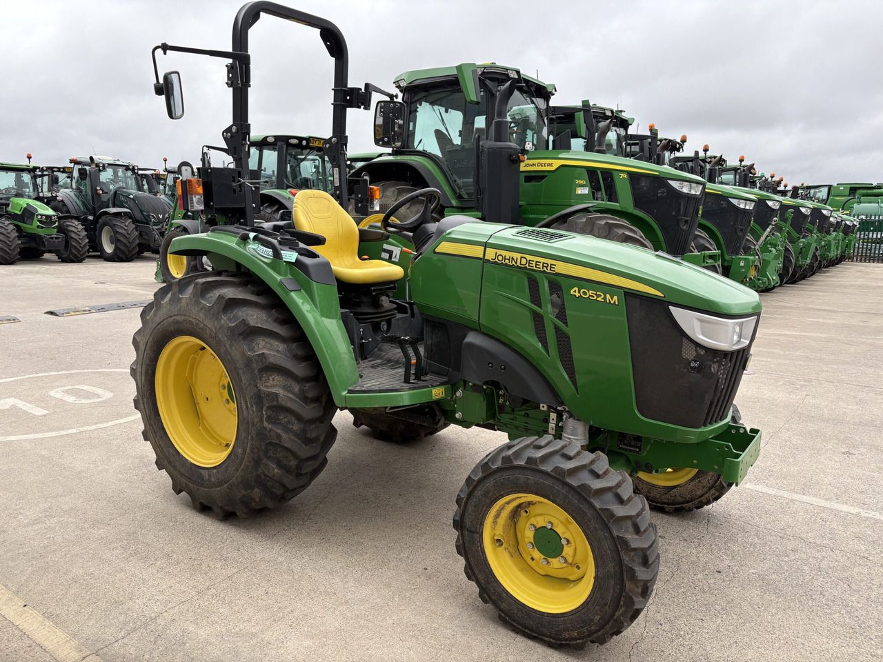 John Deere 4052M Compact Tractor - Compact tractor: picture 3 John Deere 4052M Compact Tractor - Compact tractor: picture 3