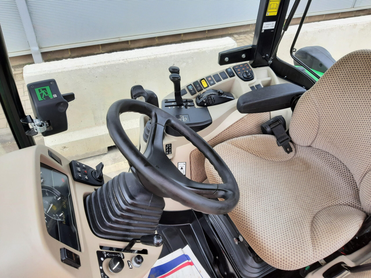 John Deere 4066R Compact Tractor - Compact tractor: picture 5 John Deere 4066R Compact Tractor - Compact tractor: picture 5