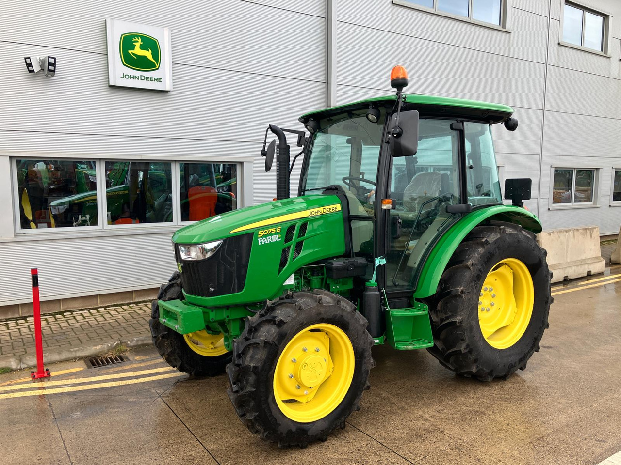 John Deere 5075E - Farm tractor: picture 1 John Deere 5075E - Farm tractor: picture 1