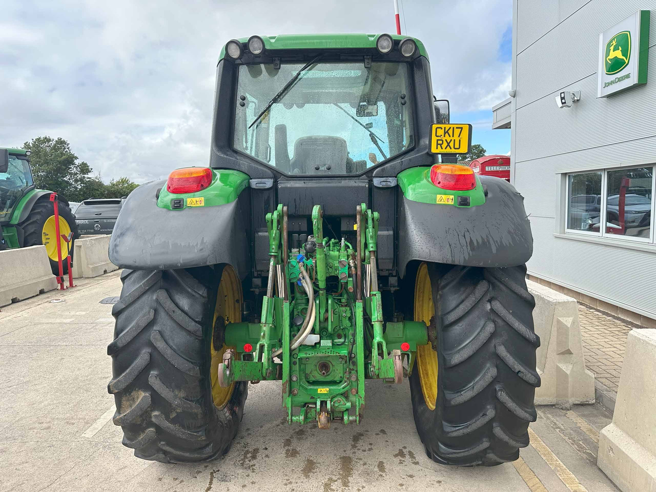 John Deere 6130M - Farm tractor: picture 3 John Deere 6130M - Farm tractor: picture 3