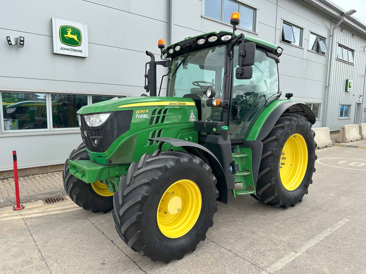 John Deere 6130R - Farm tractor: picture 1 John Deere 6130R - Farm tractor: picture 1