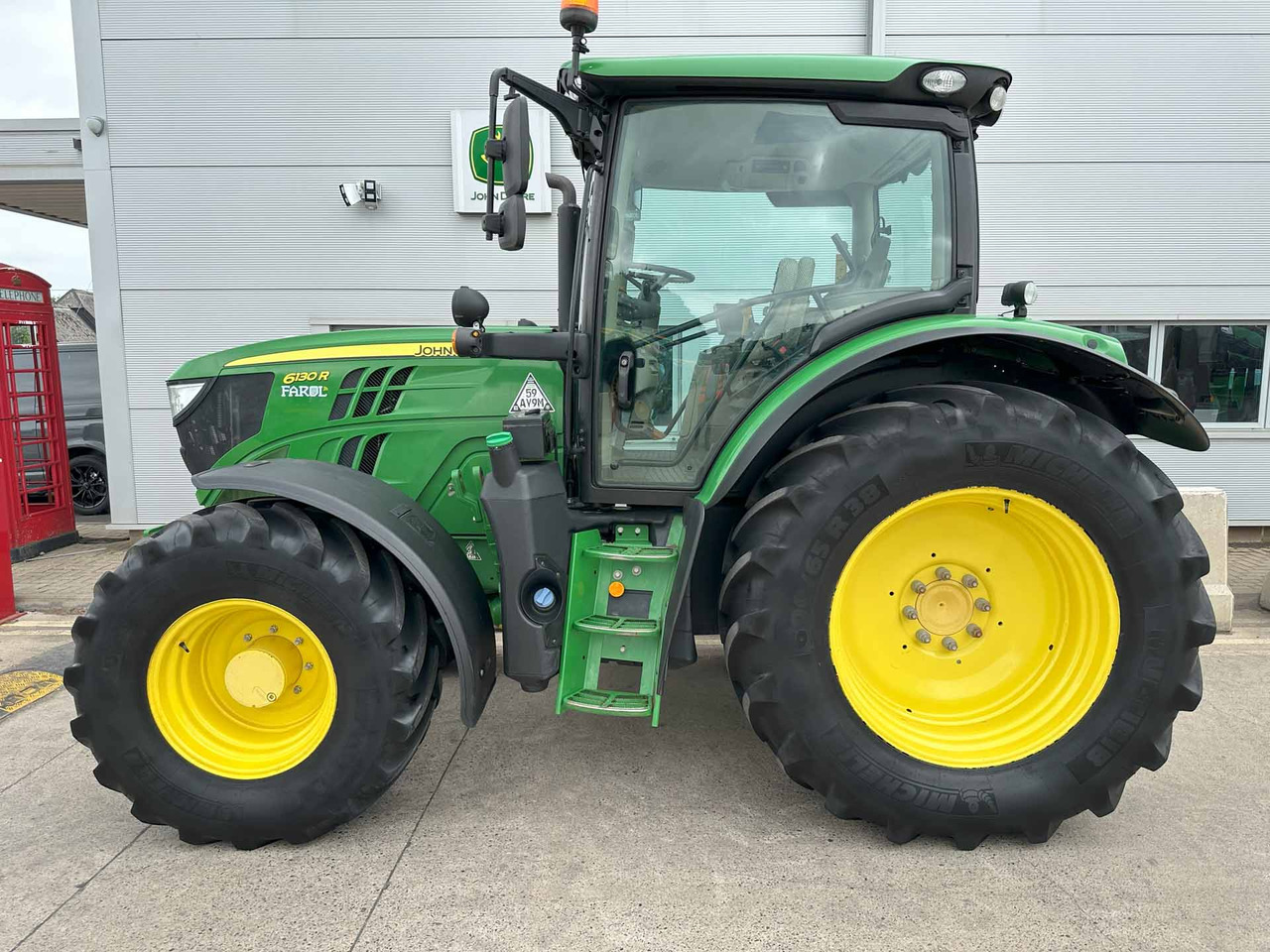 John Deere 6130R - Farm tractor: picture 2 John Deere 6130R - Farm tractor: picture 2