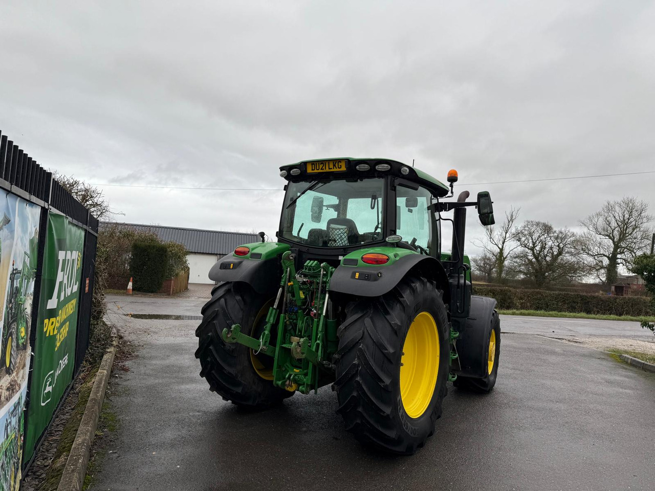 John Deere 6135R - Farm tractor: picture 4 John Deere 6135R - Farm tractor: picture 4