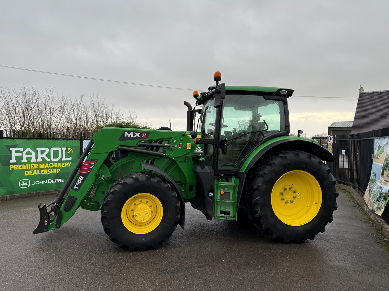 John Deere 6135R - Farm tractor: picture 1 John Deere 6135R - Farm tractor: picture 1