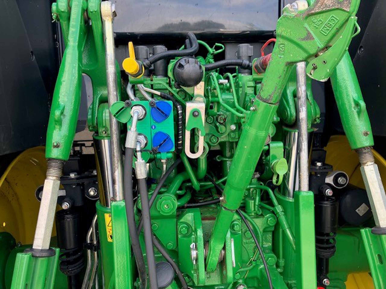 Farm tractor John Deere 6155M: picture 7