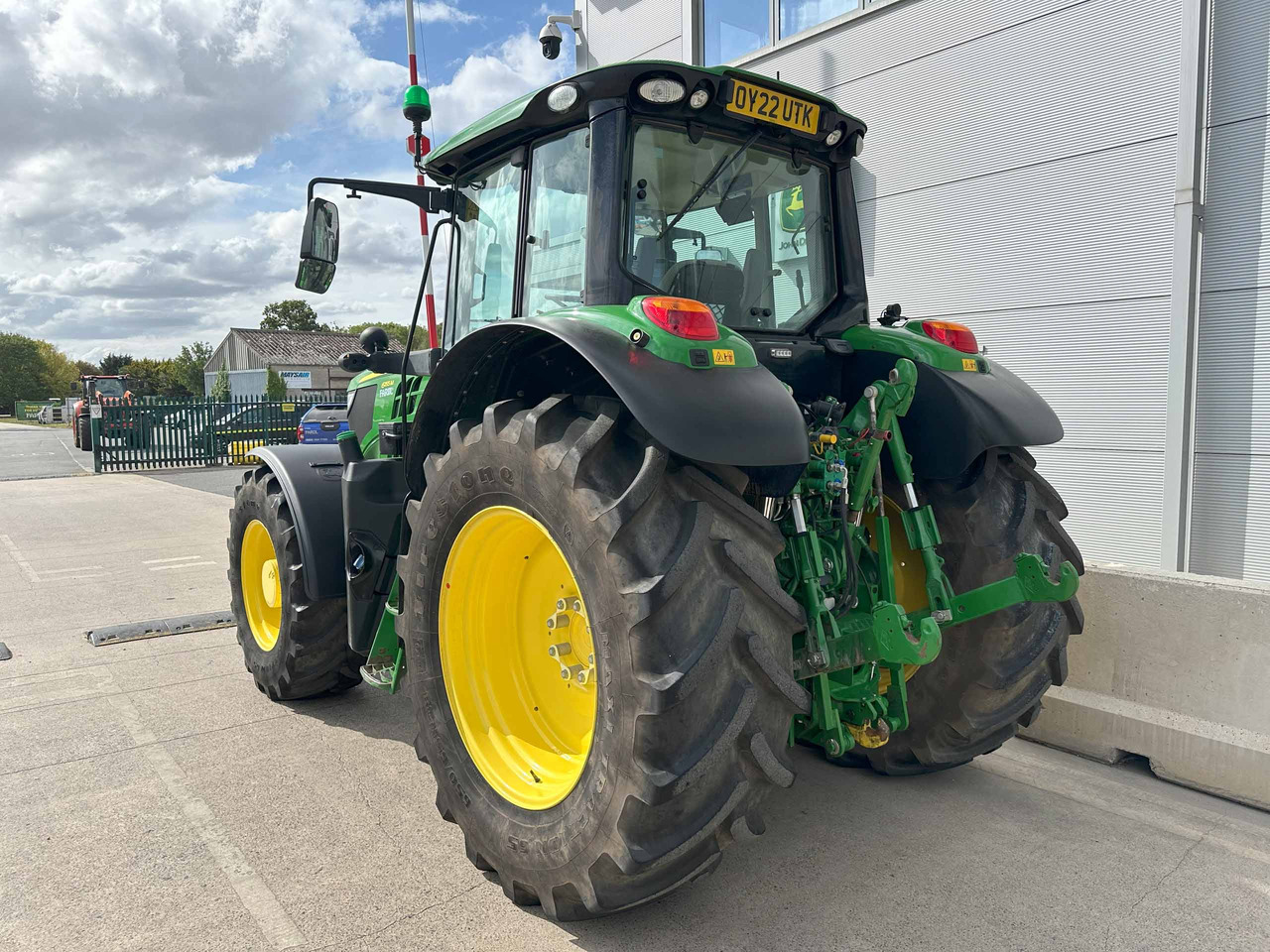 John Deere 6155M - Farm tractor: picture 3 John Deere 6155M - Farm tractor: picture 3