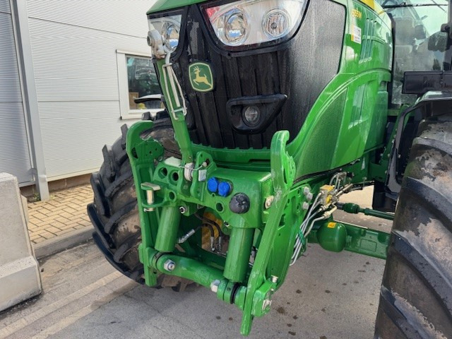 John Deere 6155M - Farm tractor: picture 3 John Deere 6155M - Farm tractor: picture 3
