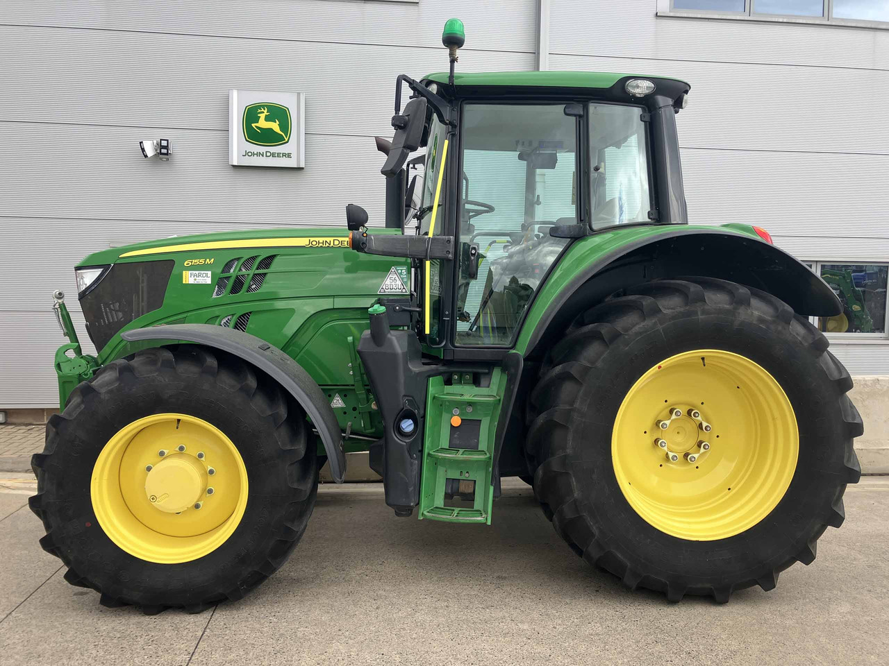 John Deere 6155M - Farm tractor: picture 2 John Deere 6155M - Farm tractor: picture 2