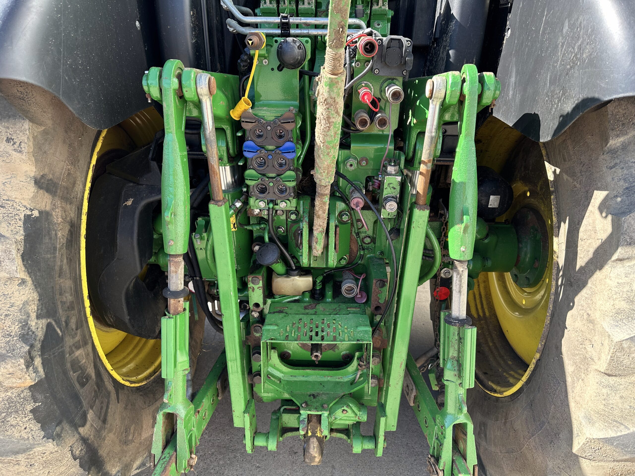 John Deere 6155R - Farm tractor: picture 5 John Deere 6155R - Farm tractor: picture 5