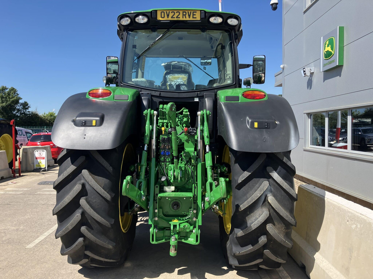 John Deere 6215R - Farm tractor: picture 4 John Deere 6215R - Farm tractor: picture 4