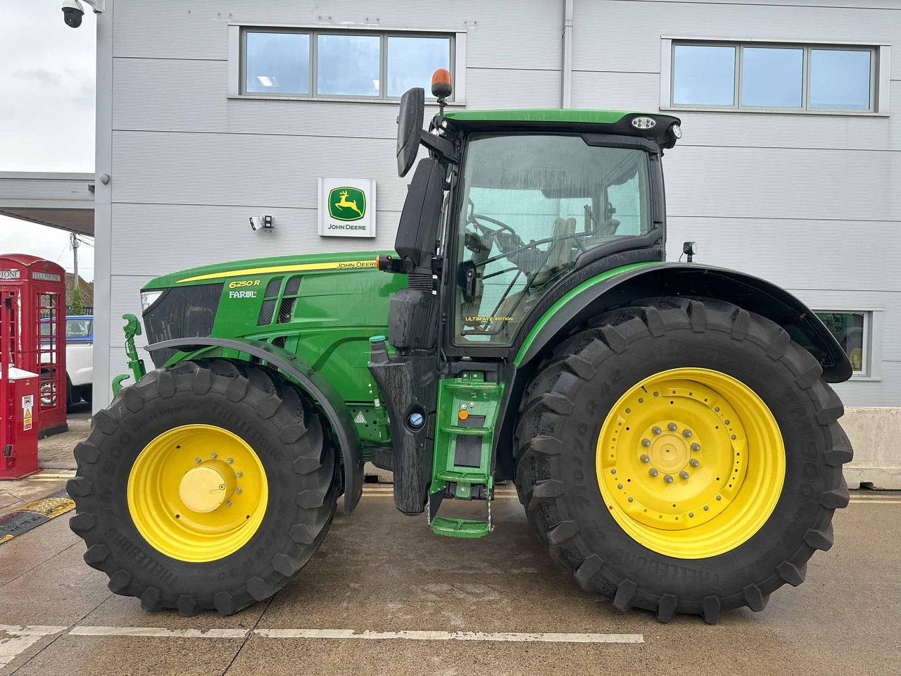 John Deere 6250R - Farm tractor: picture 3 John Deere 6250R - Farm tractor: picture 3