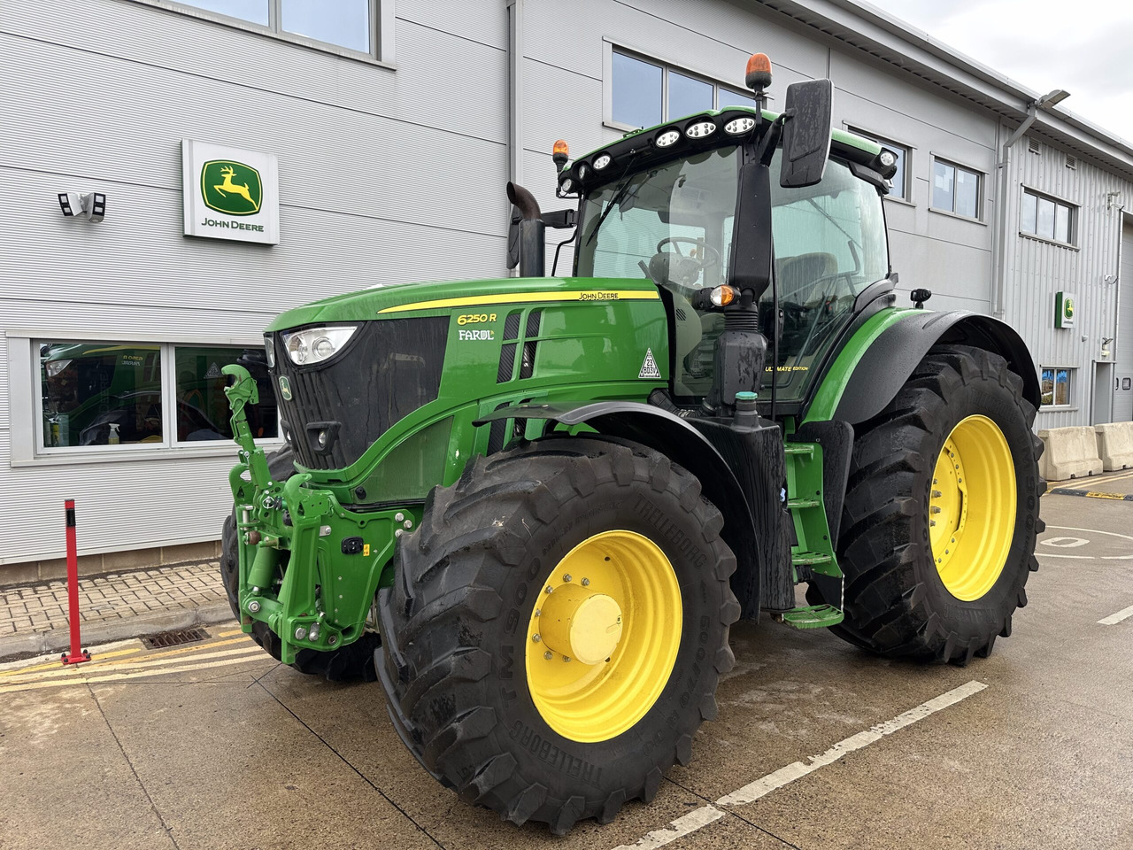 John Deere 6250R - Farm tractor: picture 1 John Deere 6250R - Farm tractor: picture 1