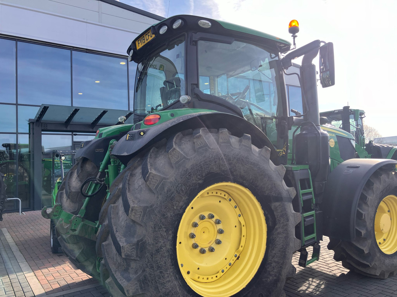 John Deere 6250R - Farm tractor: picture 3 John Deere 6250R - Farm tractor: picture 3