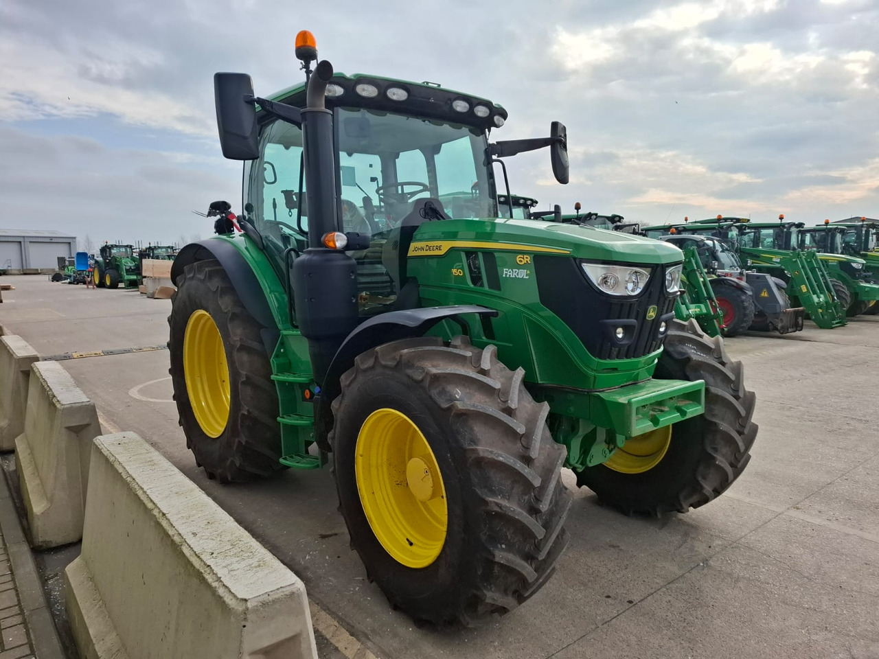 John Deere 6R 150 - Farm tractor: picture 2 John Deere 6R 150 - Farm tractor: picture 2