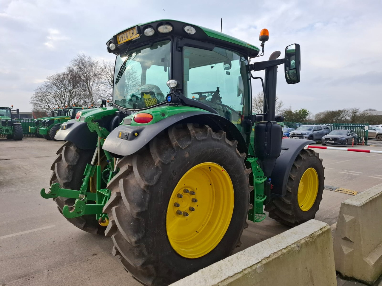 John Deere 6R 150 - Farm tractor: picture 4 John Deere 6R 150 - Farm tractor: picture 4