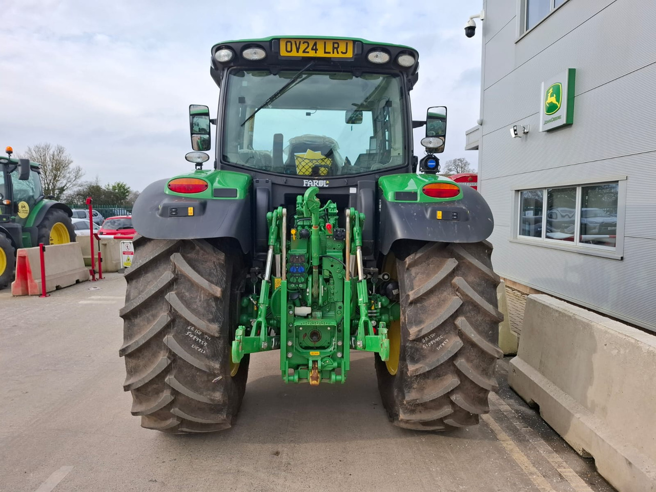 John Deere 6R 150 - Farm tractor: picture 5 John Deere 6R 150 - Farm tractor: picture 5