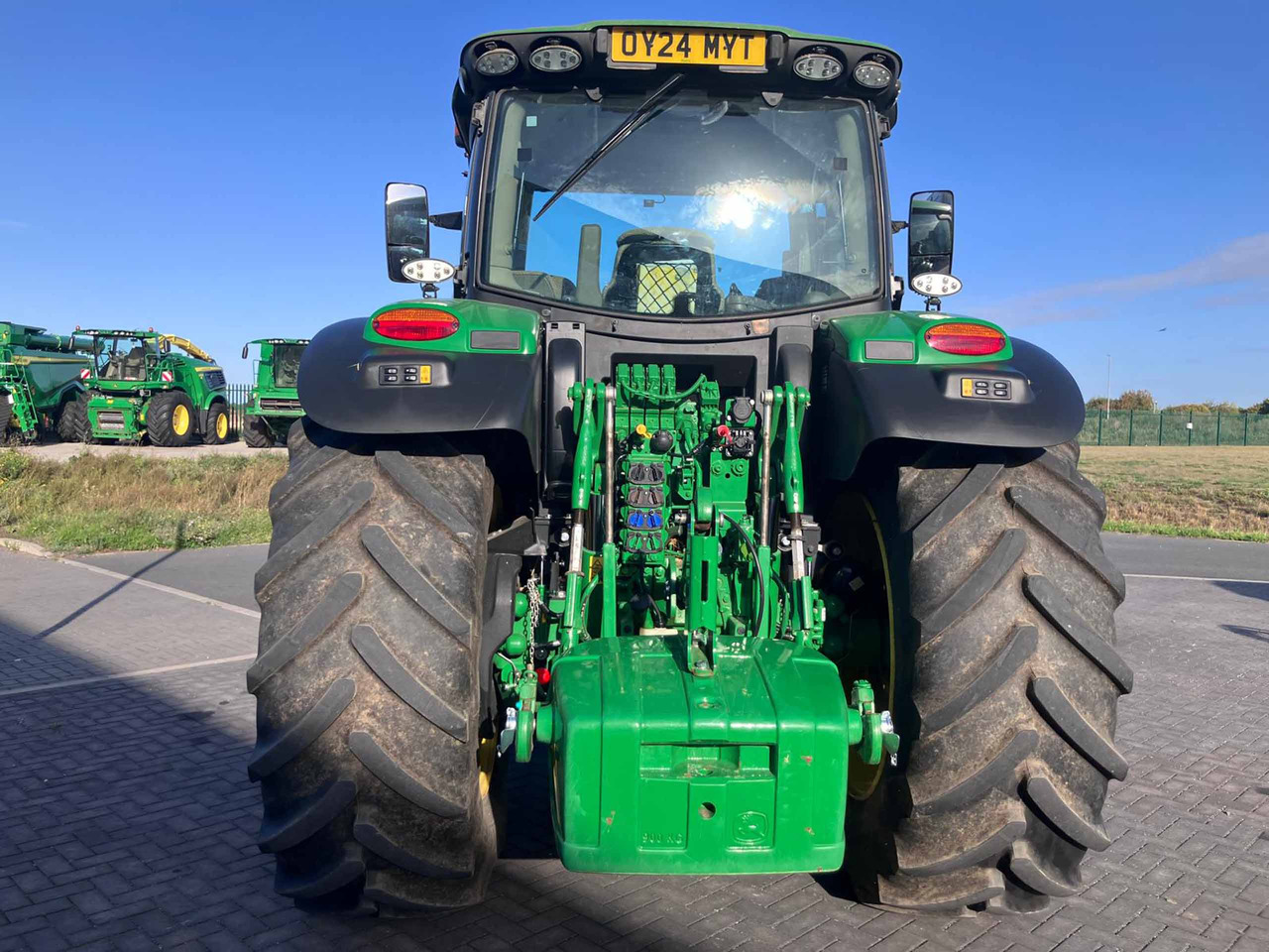 John Deere 6R 155 - Farm tractor: picture 5 John Deere 6R 155 - Farm tractor: picture 5