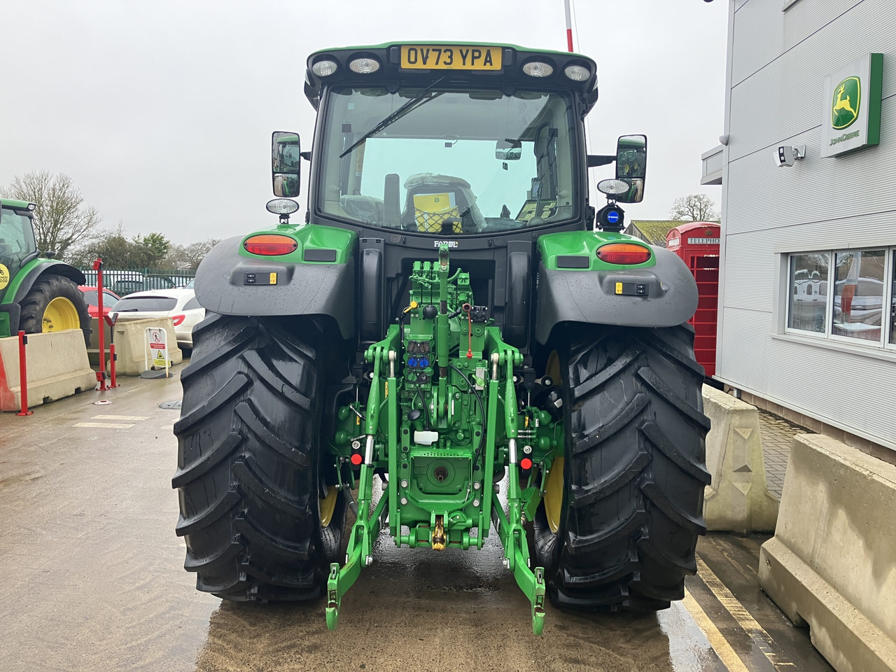 John Deere 6R 185 - Farm tractor: picture 4 John Deere 6R 185 - Farm tractor: picture 4