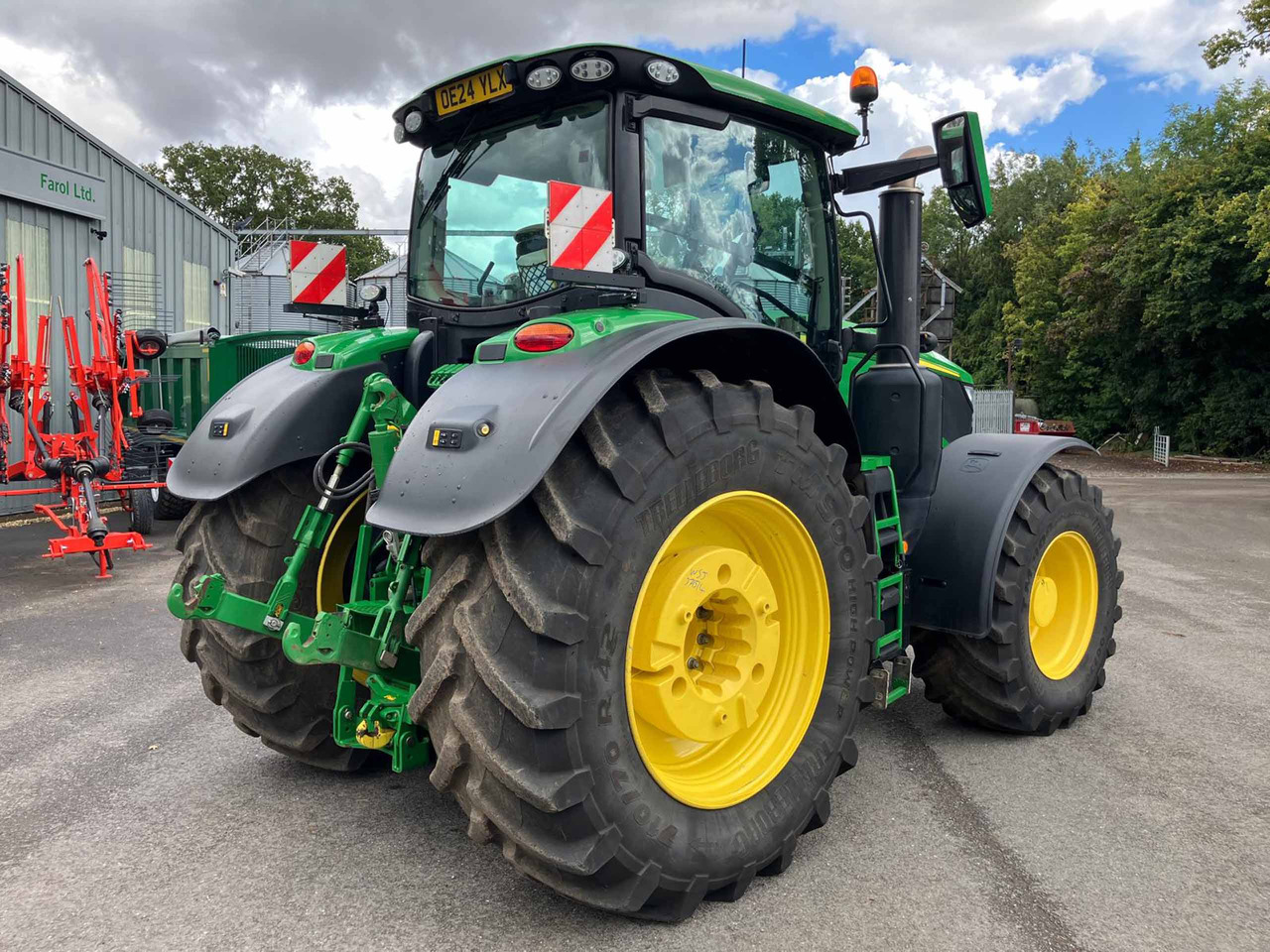 John Deere 6R 250 - Farm tractor: picture 5 John Deere 6R 250 - Farm tractor: picture 5