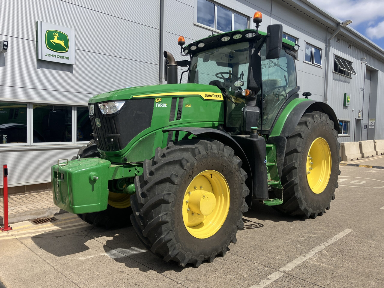 John Deere 6R 250 - Farm tractor: picture 1 John Deere 6R 250 - Farm tractor: picture 1