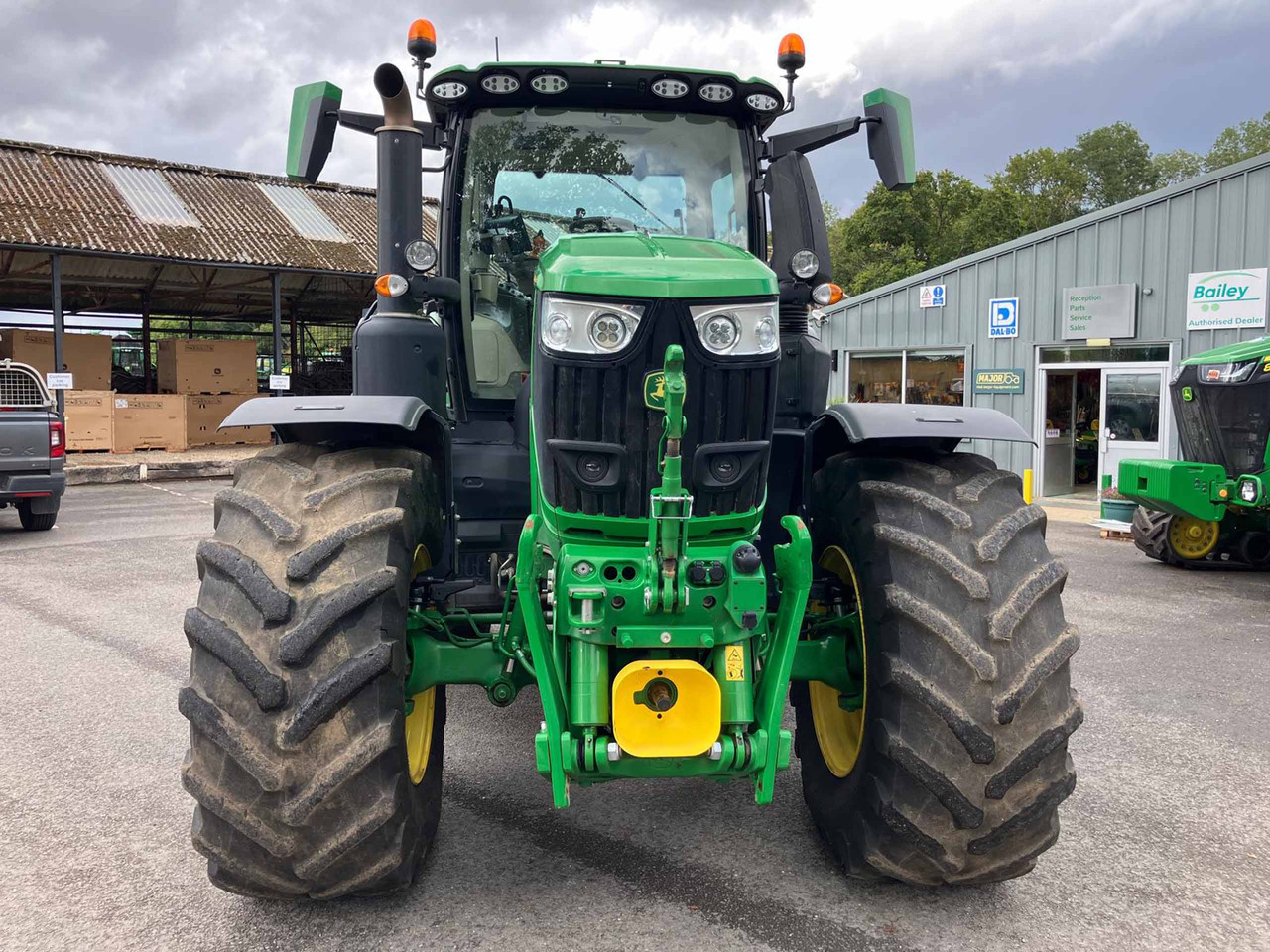 John Deere 6R 250 - Farm tractor: picture 2 John Deere 6R 250 - Farm tractor: picture 2