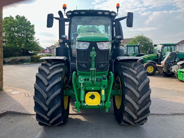 John Deere 6R 250 - Farm tractor: picture 3 John Deere 6R 250 - Farm tractor: picture 3