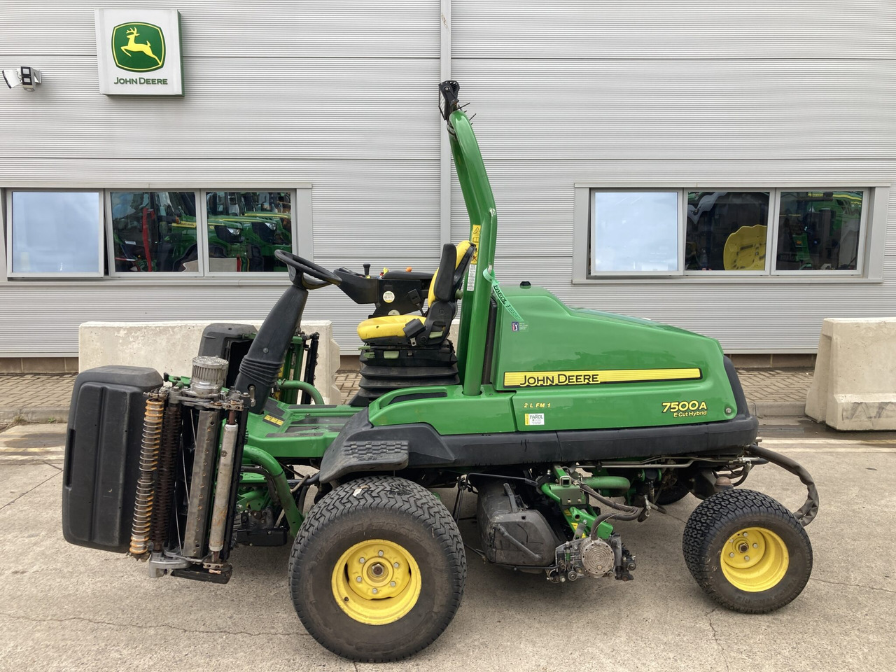 John Deere 7500AE light weight fairway mower - Garden mower: picture 2 John Deere 7500AE light weight fairway mower - Garden mower: picture 2