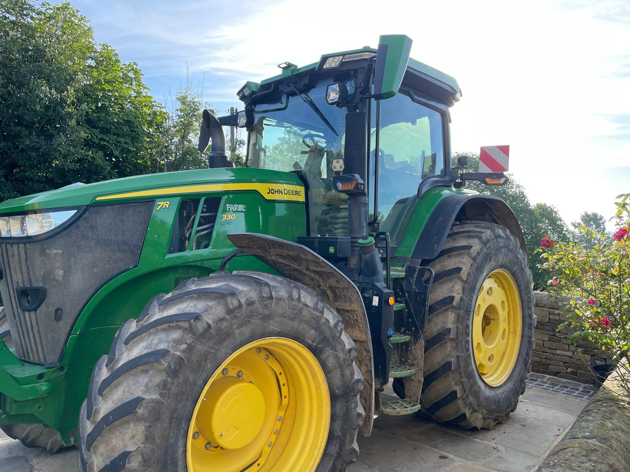 John Deere 7R 330 - Farm tractor: picture 1 John Deere 7R 330 - Farm tractor: picture 1