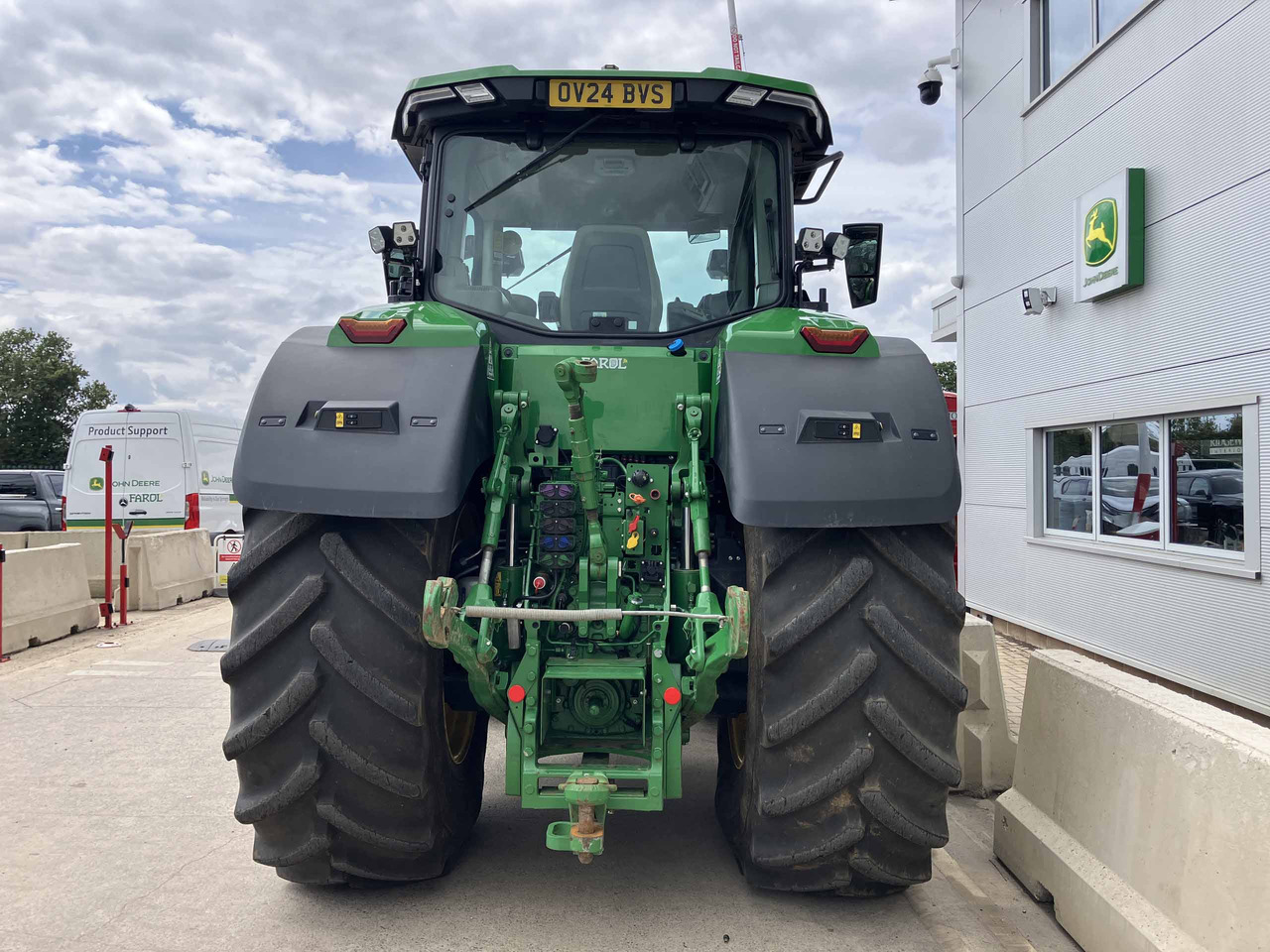 John Deere 8R 370 - Farm tractor: picture 4 John Deere 8R 370 - Farm tractor: picture 4