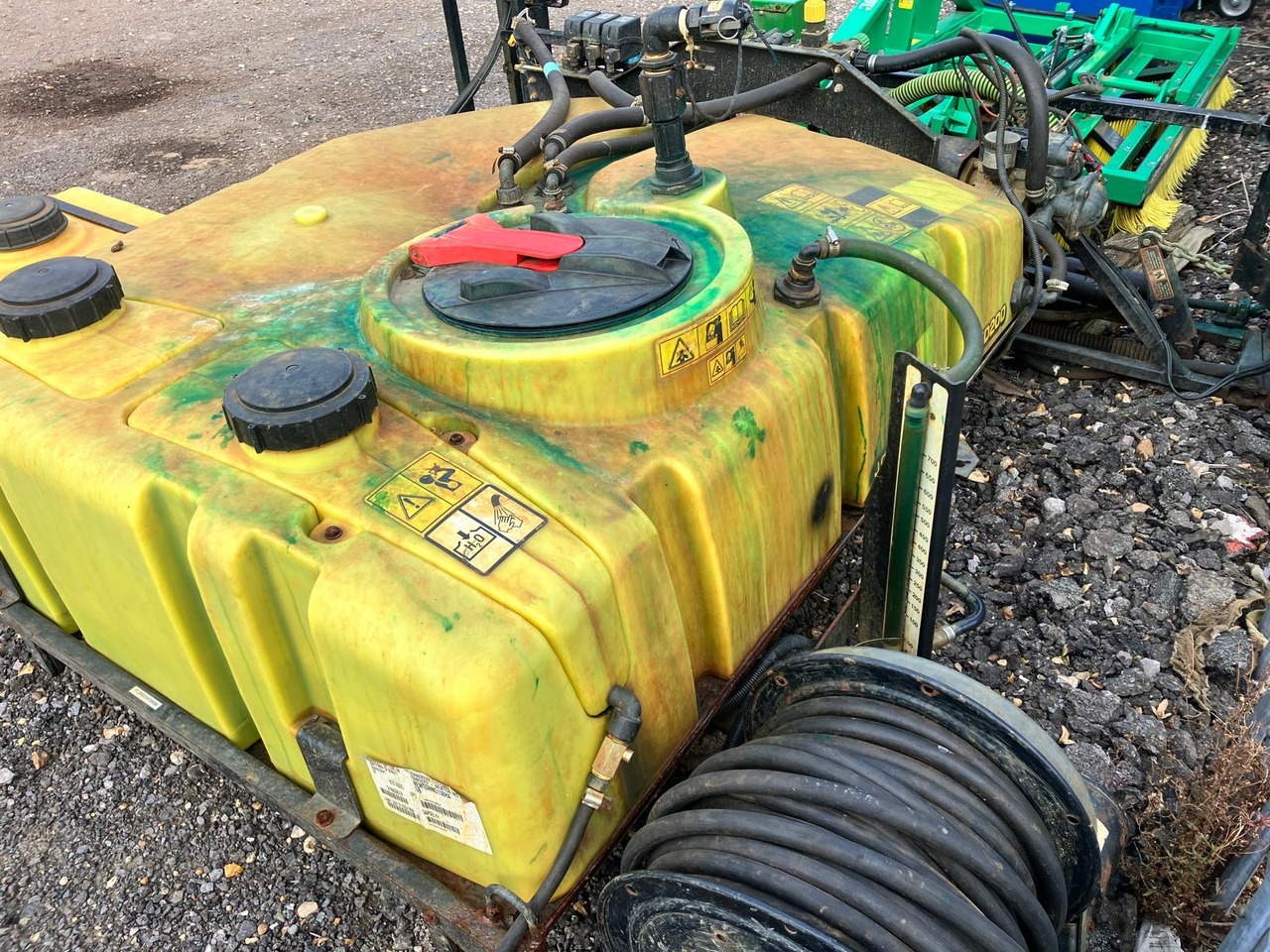 John Deere HD200 Mounted Sprayer - Garden equipment: picture 2 John Deere HD200 Mounted Sprayer - Garden equipment: picture 2