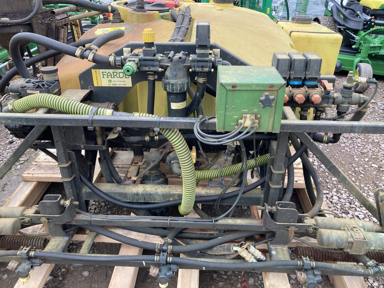 John Deere HD200 de-mount sprayer - Garden equipment: picture 4 John Deere HD200 de-mount sprayer - Garden equipment: picture 4