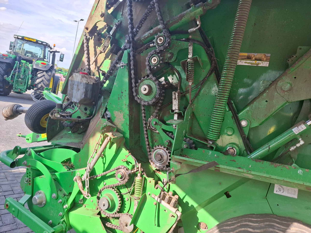 John Deere V451R - Tedding equipment: picture 2 John Deere V451R - Tedding equipment: picture 2