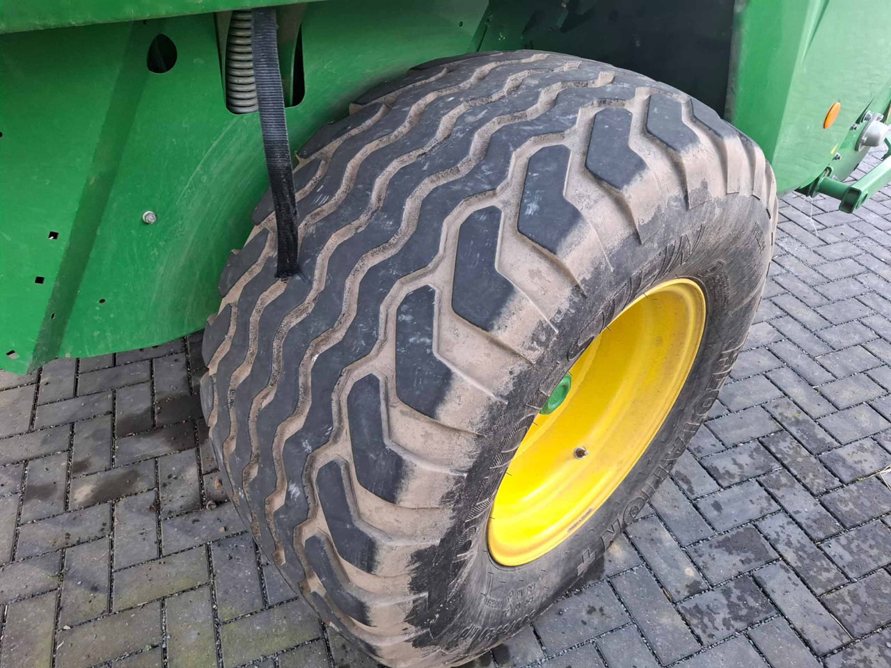John Deere V451R - Tedding equipment: picture 5 John Deere V451R - Tedding equipment: picture 5